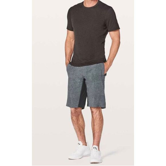 LULULEMON ATHLETICA T.H.E. Short 'Linerless 11' Size Medium